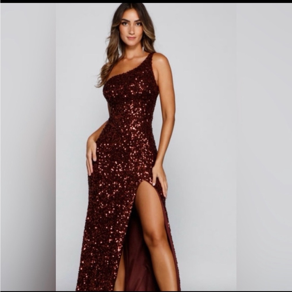 Windsor One-Shoulder Sequin Prom dress in Burgundy